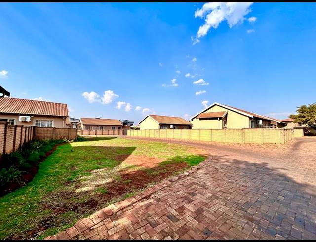 3 BEDROOM APARTMENT FOR SALE IN MAGALIESBERG COUNTRY ESTATE